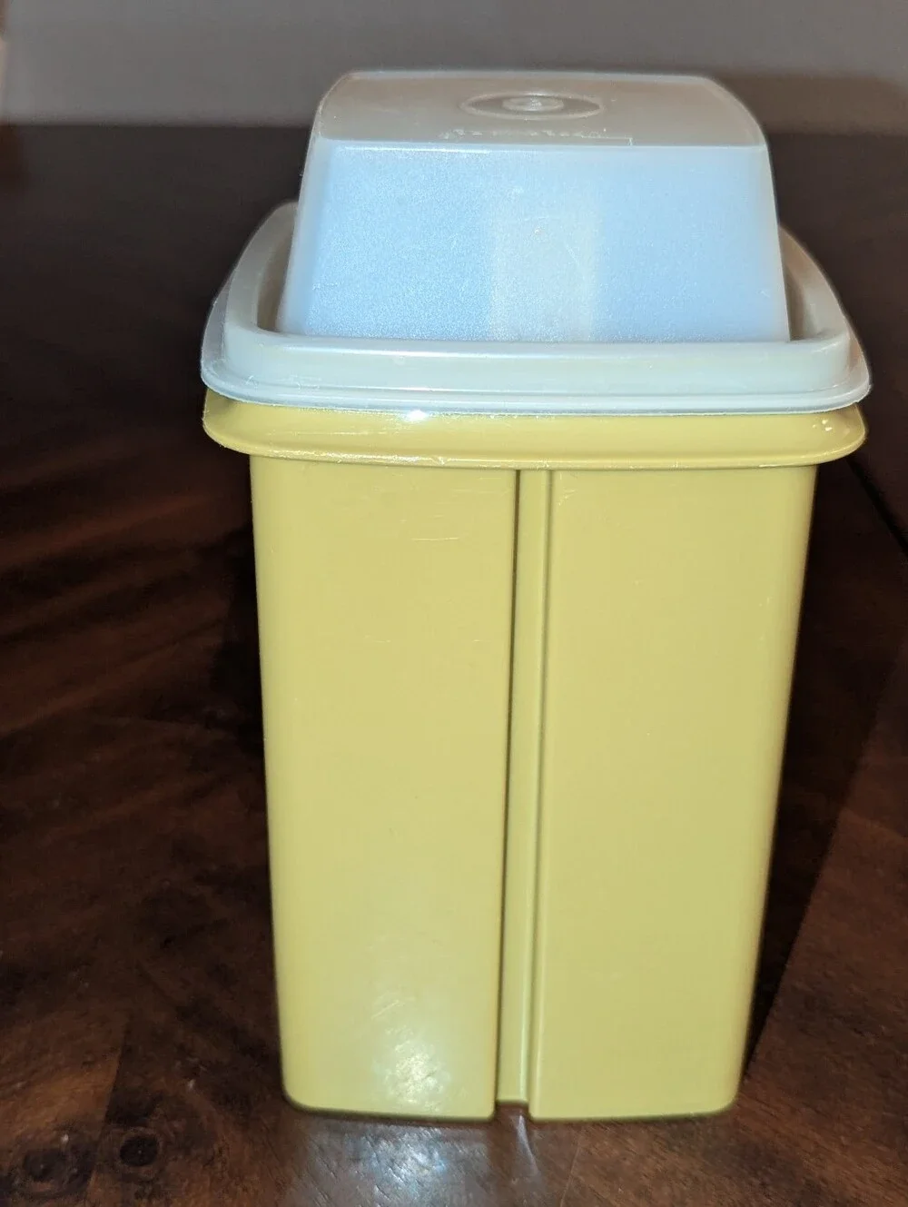 Vintage Tupperware Green Pickle Keeper With Strainer & Lid Model 1330-3 Made USA